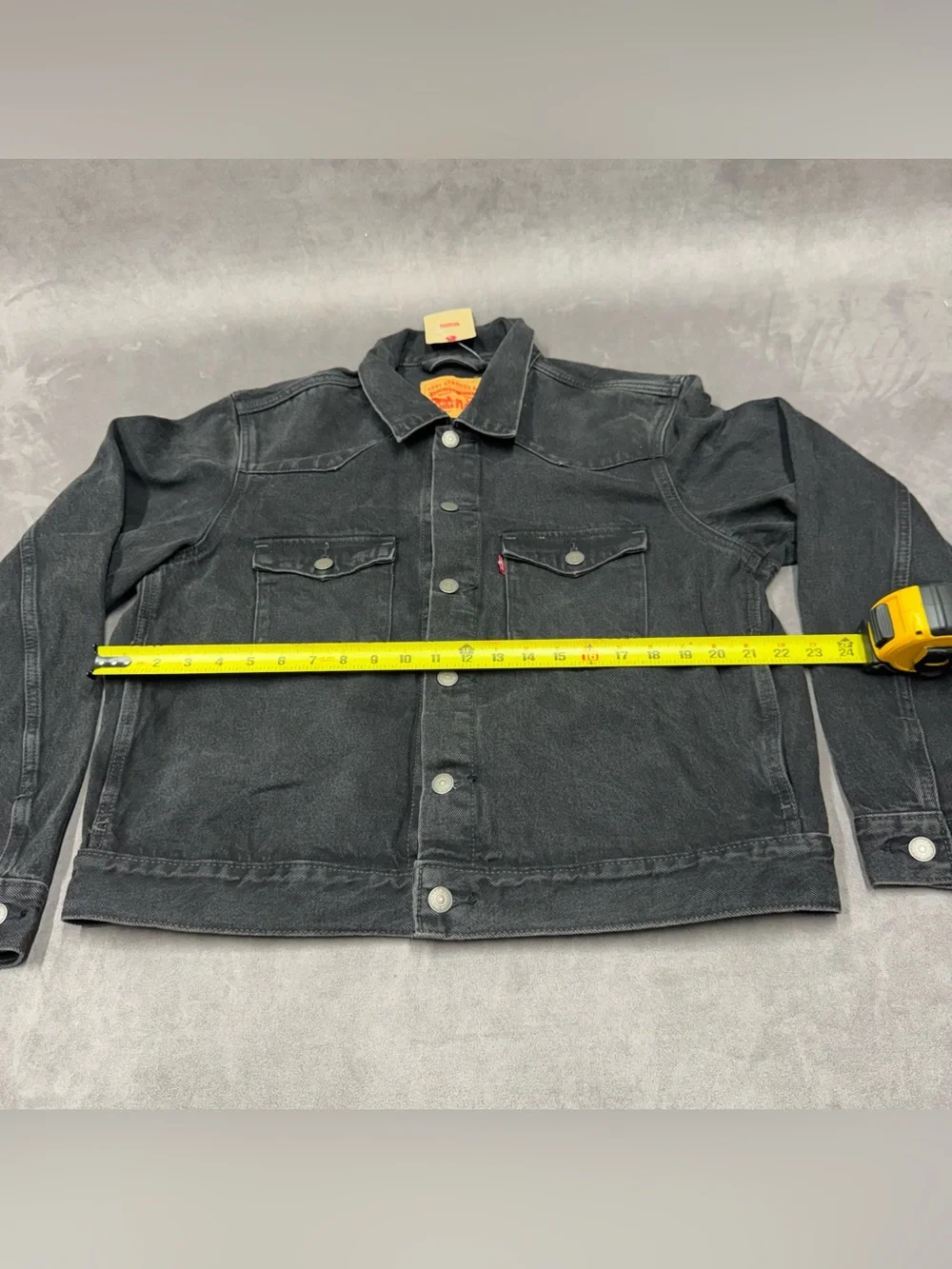 Levi's Black Denim Trucker Jacket with Button Front relaxed fit men’s size M